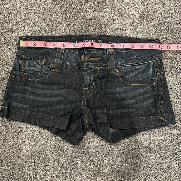 Guess Denim Shorts. Size 26. Like New! 2.5 inch inseam Women’s or Junior’s. - Picture 7 of 8